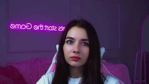 Snapshot of selenaponces chatting on 11.12.25 Selena online show from 11.12.25