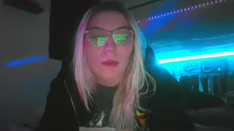 Snapshot of selenebaby chatting on 01.07.25 Selene online show from 01.07.25