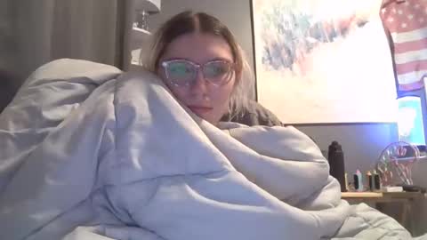 Snapshot of selenebaby chatting on 01.19.25 Selene online show from 01.19.25