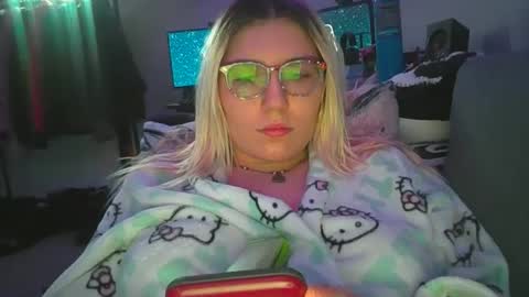 Snapshot of selenebaby chatting on 01.31.25 Selene online show from 01.31.25