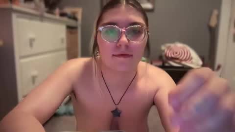 Snapshot of selenebaby chatting on 03.10.25 Selene online show from 03.10.25