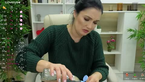 Snapshot of selinesole_ chatting on 12.11.24 Seline online show from 12.11.24