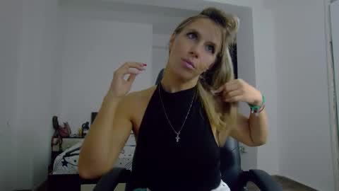 Snapshot of sellena_angel chatting on 10.19.25 sellena_angel online show from 10.19.25