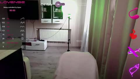 Snapshot of serenamilss chatting on 02.21.25 serenamilss online show from 02.21.25