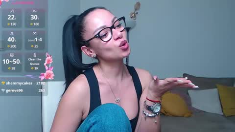 Snapshot of serenesophi chatting on 03.11.25 SereneSophi online show from 03.11.25