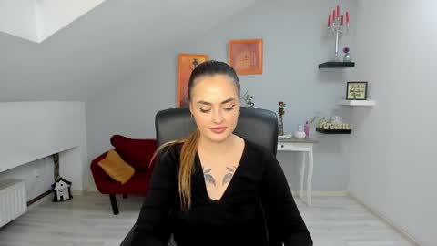 Snapshot of serenlys chatting on 10.26.25 serenlys online show from 10.26.25