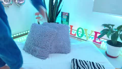 Snapshot of seuctive_woman57 chatting on 09.18.25 samy online show from 09.18.25