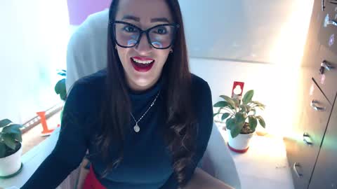 Snapshot of seuctive_woman57 chatting on 10.18.25 samy online show from 10.18.25