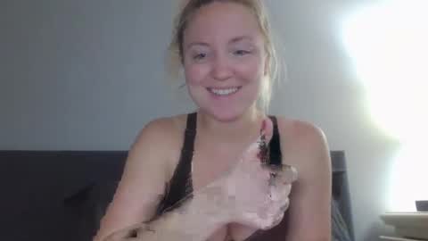 Snapshot of sexiirose22 chatting on 02.09.25 Rose online show from 02.09.25