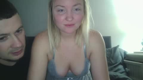 Snapshot of sexiirose22 chatting on 02.11.25 Rose online show from 02.11.25