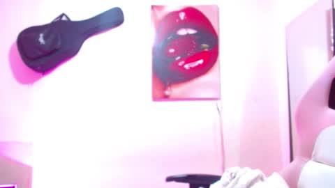 Snapshot of sexmilkdirty chatting on 12.13.24 sexmilkdirty online show from 12.13.24