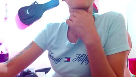 Snapshot of sexmilkdirty chatting on 12.21.24 sexmilkdirty online show from 12.21.24