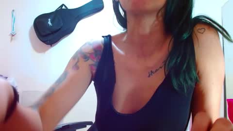 Snapshot of sexmilkdirty chatting on 12.22.24 sexmilkdirty online show from 12.22.24