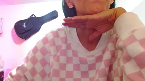 Snapshot of sexmilkdirty chatting on 12.24.24 sexmilkdirty online show from 12.24.24