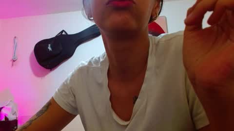 Snapshot of sexmilkdirty chatting on 01.08.25 sexmilkdirty online show from 01.08.25