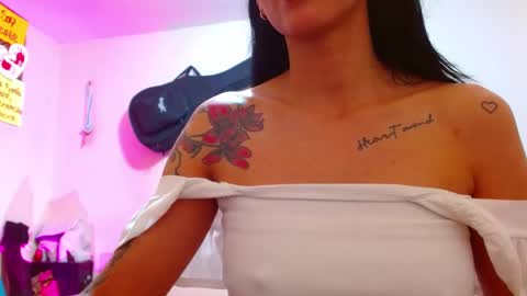 Snapshot of sexmilkdirty chatting on 01.14.25 sexmilkdirty online show from 01.14.25