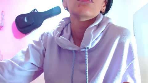 Snapshot of sexmilkdirty chatting on 01.17.25 sexmilkdirty online show from 01.17.25