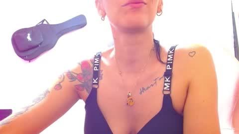 Snapshot of sexmilkdirty chatting on 01.23.25 sexmilkdirty online show from 01.23.25