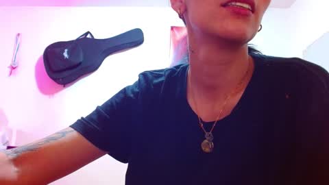 Snapshot of sexmilkdirty chatting on 01.28.25 sexmilkdirty online show from 01.28.25