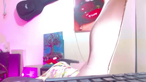 Snapshot of sexmilkdirty chatting on 03.09.25 sexmilkdirty online show from 03.09.25