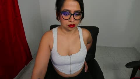 Snapshot of sexxyhot23 chatting on 01.19.25 LINDA online show from 01.19.25