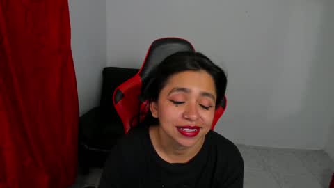 Snapshot of sexxyhot23 chatting on 02.05.25 LINDA online show from 02.05.25