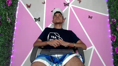 Snapshot of sexy__latin_cum chatting on 11.11.25 A L E X online show from 11.11.25