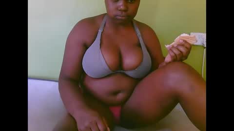 Snapshot of sexy_divana chatting on 02.21.25 sexy_divana online show from 02.21.25