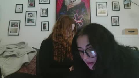 Snapshot of sexy_hexy69 chatting on 10.22.25 sexy_hexy69 online show from 10.22.25