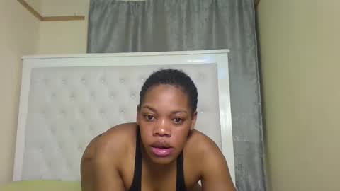 Snapshot of sexy_lyna chatting on 10.15.25 sexy_lyna online show from 10.15.25