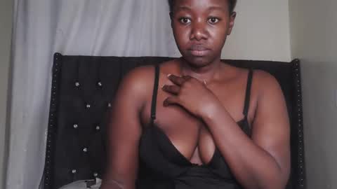 Snapshot of sexy_melanin11 chatting on 09.22.25 sexy_melanin11 online show from 09.22.25