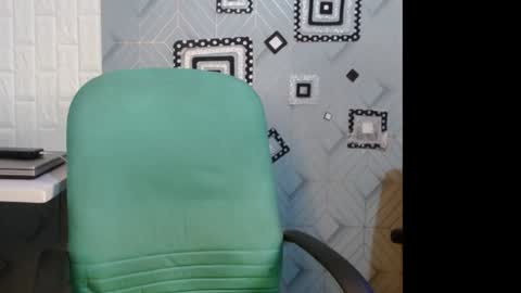 Snapshot of sexy_pearl12 chatting on 12.08.24 zoe online show from 12.08.24