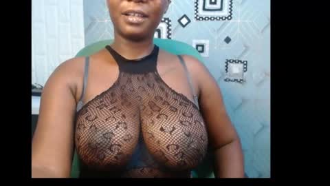 Snapshot of sexy_pearl12 chatting on 01.11.25 zoe online show from 01.11.25