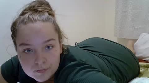 Snapshot of sexyayo666 chatting on 09.24.25 ALAYA online show from 09.24.25