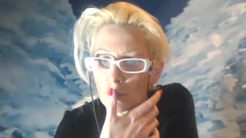 Snapshot of sexyeni chatting on 01.10.25 ENI pvt moan your name WHEN I M NOT online you tell me in SNAPCHAT deal yes add me... FREE TWITTER magiconline101...... online show from 01.10.25