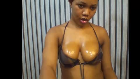 Snapshot of sexyeye368293 chatting on 10.08.25 sexyeye368293 online show from 10.08.25