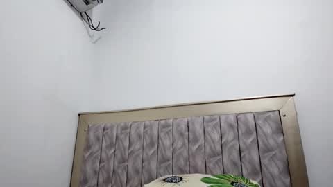 Snapshot of sexygril01 chatting on 10.10.25 sexygril01 online show from 10.10.25