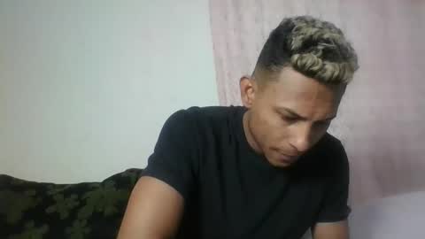 Snapshot of sexyleon69 chatting on 12.30.24 Sexy leon online show from 12.30.24