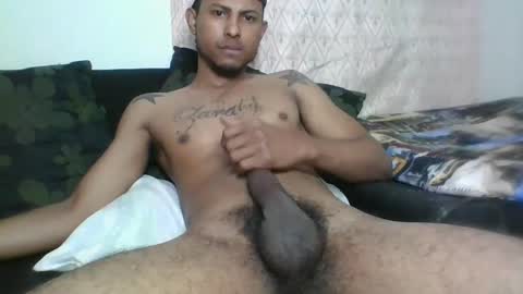 Snapshot of sexyleon69 chatting on 01.31.25 Sexy leon online show from 01.31.25