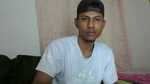 Snapshot of sexyleon69 chatting on 10.21.25 Sexy leon online show from 10.21.25