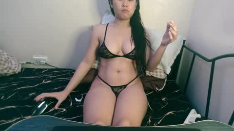 Snapshot of sexylove212002 chatting on 12.02.24 Lily online show from 12.02.24