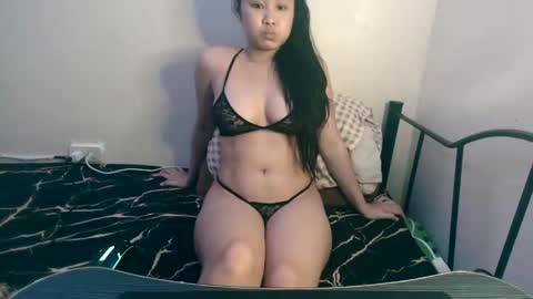 Snapshot of sexylove212002 chatting on 01.01.25 Lily online show from 01.01.25