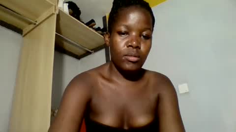 Snapshot of sexymelanin001 chatting on 10.18.25 sexymelanin001 online show from 10.18.25