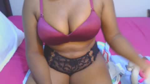 Snapshot of sexymompie chatting on 12.19.24 CANDY online show from 12.19.24