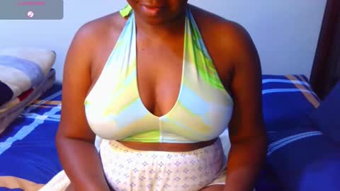 Snapshot of sexymompie chatting on 09.17.25 CANDY online show from 09.17.25