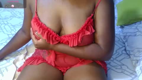 Snapshot of sexymompie chatting on 10.23.25 CANDY online show from 10.23.25