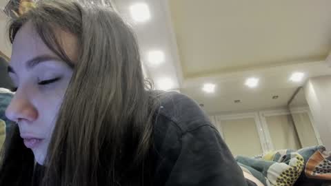 Snapshot of shadow_raffi chatting on 12.17.24 shadow_raffi online show from 12.17.24