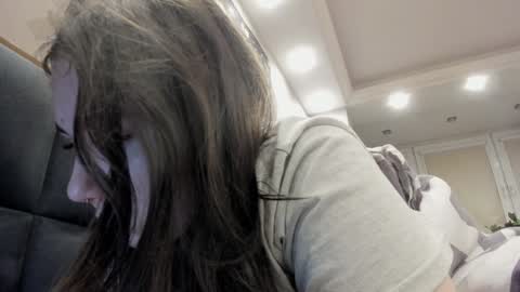 Snapshot of shadow_raffi chatting on 01.05.25 shadow_raffi online show from 01.05.25