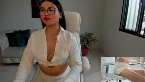 Snapshot of shanabellucy chatting on 01.22.25 onlyfans shanabellucy online show from 01.22.25