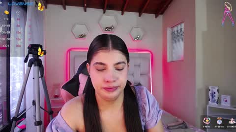 Snapshot of shannakendall chatting on 01.20.25 Shana online show from 01.20.25